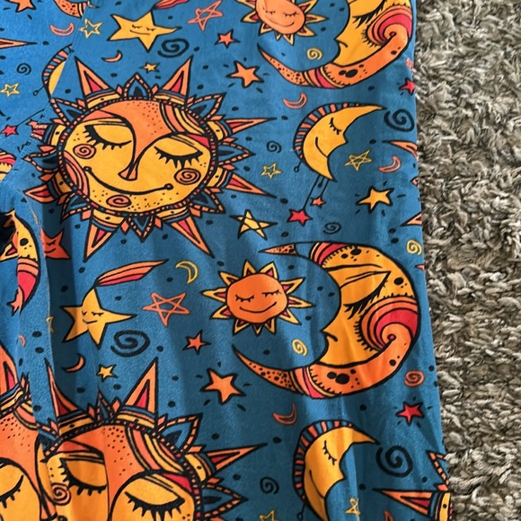 LuLaRoe leggings - Picture 2 of 3